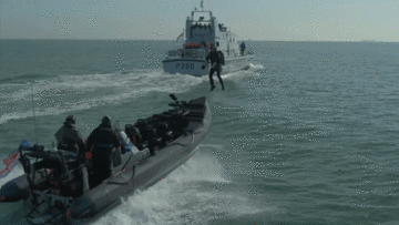 Xem phi đội người bay của Hải quân Anh tập trận giữa đại dương