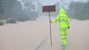 Ứng phó bão số 8: Xử phạt nghiêm phương tiện cố tình vào khu vực nguy hiểm