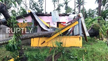 Bão Molave tàn phá Philippines, đang vào biển Đông