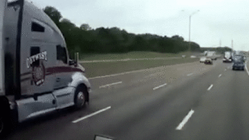 Chạy ngược chiều trên cao tốc, tài xế gây tai nạn kinh hoàng