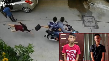 Bắt 2 tên cướp giật túi xách khiến người phụ nữ ngã đập đầu xuống đường