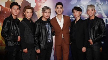 K-ICM lẻ loi đến chúc mừng nhóm M5RUSH ra mắt sau ồn ào với Jack