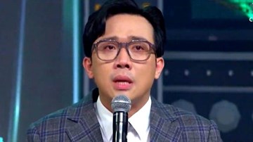 Trấn Thành khóc nức trước tiết mục hướng về miền Trung tại ‘Rap Việt’