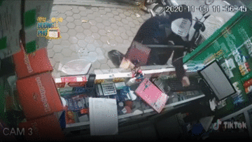 Kinh ngạc với màn móc điện thoại nhanh như chớp