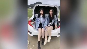 Hai 'hot girl' về đồn cảnh sát vì quay video mạo hiểm