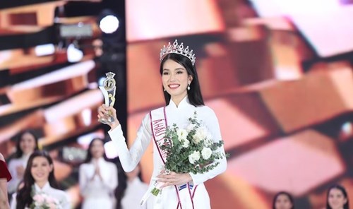 Á hậu Phương Anh nói gì khi bị nhận xét quá lý trí, thiếu rung động?