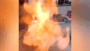 Nước máy ở Trung Quốc bốc cháy phừng phừng khi được châm lửa