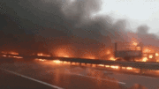 Khoảnh khắc lửa lớn bao trùm đường cao tốc khi 40 phương tiện lao vào nhau