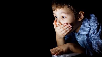 Làm sao để con trẻ không quan hệ tình dục quá sớm?