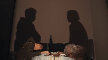 Tình phụ tử, nỗi đau luôn nuốt vào trong lòng