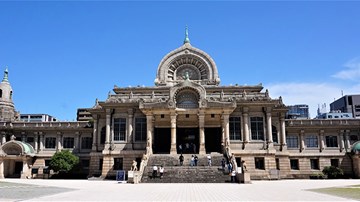 Ngôi chùa độc đáo nhất thế giới: Kiến trúc kiểu Âu, kiêm luôn nghề mai mối