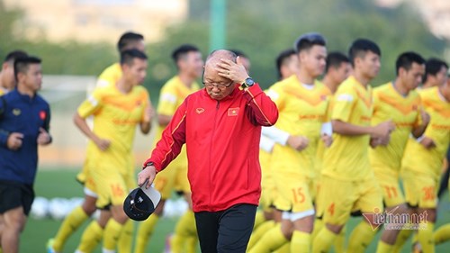 Công Phượng tập trung muộn, thầy Park lý giải việc gọi Văn Quyết