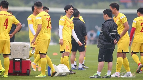 Công Phượng rạng rỡ, tích cực luyện tập trong ngày đầu hội quân
