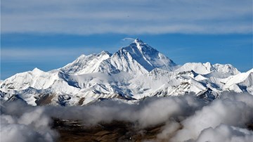 'Nóc nhà thế giới' bỗng cao thêm gần 1m sau cuộc đua giữa TQ và Nepal