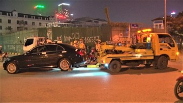Vi phạm nồng độ cồn, 'ma men' gọi trợ giúp từ người thân nhưng bất thành