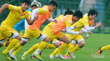 Những màn tập luyện vui nhộn của Công Phượng và tuyển VN