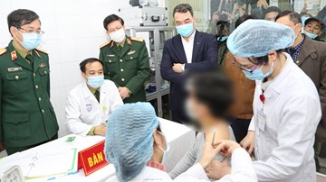 Chứng kiến tiêm thử nghiệm 3 mũi vaccine Covid-19 đầu tiên ở Việt Nam