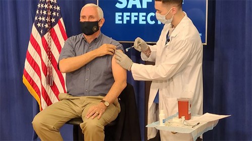 Covid-19: Phó TT Mỹ tiêm chủng, Mỹ 'bật đèn xanh' cho vắc-xin thứ 2