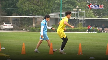 Cầu thủ trẻ xuất sắc nhất V.league bất ngờ tập riêng cùng  bác sĩ