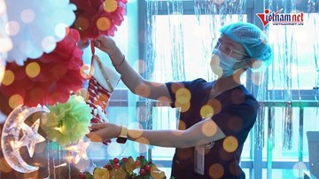 Gần 100 cây thông Noel ở điểm check-in Giáng sinh đặc biệt nhất Hà Nội
