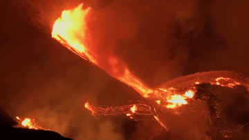 Núi lửa Kilauea ở Hawaii phun trào dữ dội sau 2 năm dừng hoạt động