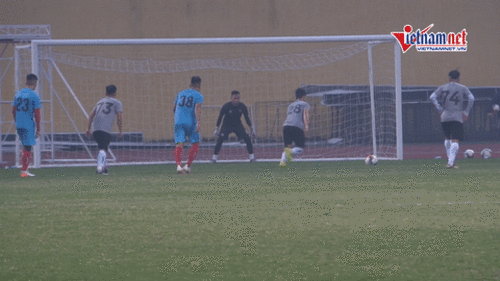 Duy Mạnh đá hỏng phạt đền, Hà Nội thua đậm trước Hải Phòng FC
