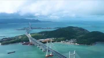 Cầu đường sắt vượt biển dài nhất thế giới đi vào hoạt động