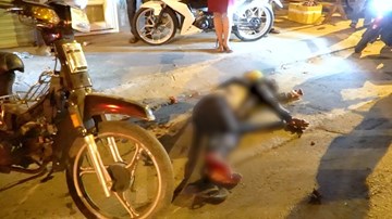 Cấp cứu thanh niên say xỉn chạy ngược chiều bị xe tông đa chấn thương