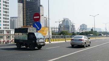 Quay đầu 'tiết kiệm đường' trên cầu Thăng Long, hàng loạt ô tô bị xử phạt