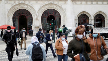 Covid-19: Anh chìm trong làn sóng tồi tệ nhất, TQ thêm hàng trăm ca mới