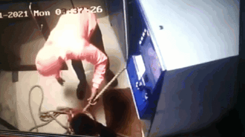 Trộm bốc cả cây ATM mất hút trong đêm