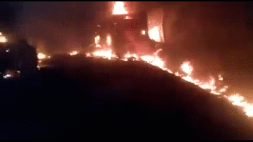 Cameroon: Xe chở xăng đâm xe khách, lửa sáng rực cả làng, 53 người chết