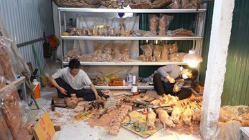 Linh vật trâu gỗ ăn khách dịp tết Tân Sửu 2021