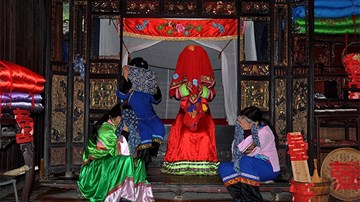 Tục đám cưới kỳ lạ: Cô dâu phải khóc thảm thiết liên tục trong 1 tháng