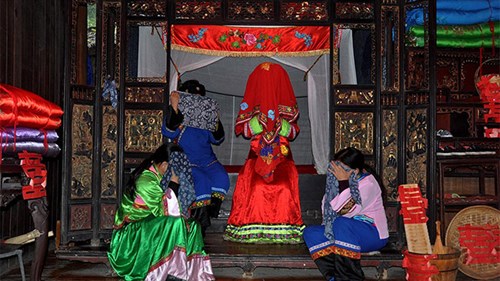 Tục đám cưới kỳ lạ: Cô dâu phải khóc thảm thiết liên tục trong 1 tháng