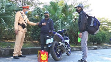 Tài xế xe máy đi theo Google Maps băng băng lao vào đường cao tốc