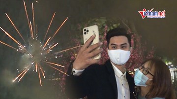 Đêm giao thừa: Người dân ít ra đường, gửi lời chúc chiến thắng dịch bệnh
