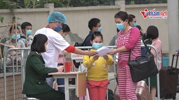 Toàn bộ người cách ly tại Trường TH Xuân Phương được về nhà đón Tết muộn