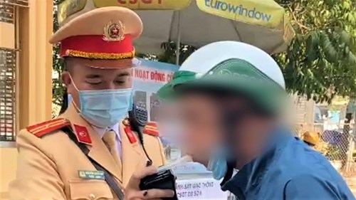 Mùng 3 Tết, hàng trăm lái xe vi phạm nồng độ cồn