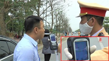 Làm vui lòng khách ngày Tết, tài xế uống 1 lon bia bị phạt 7 triệu đồng