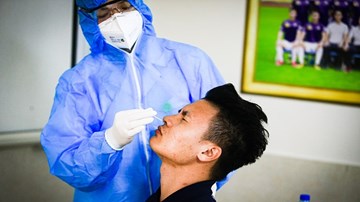 Văn Hậu, Quang Hải xét nghiệm Covid-19 trong ngày hội quân cùng CLB Hà Nội