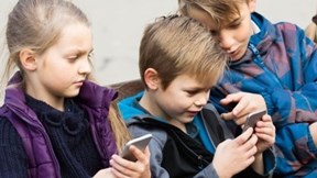 Nguy hại khó lường khi cho trẻ dưới 13 tuổi sử dụng mạng xã hội