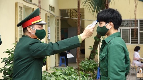 Hơn 4.000 tân binh Thủ đô xét nghiệm Covid-19 trước ngày giao quân