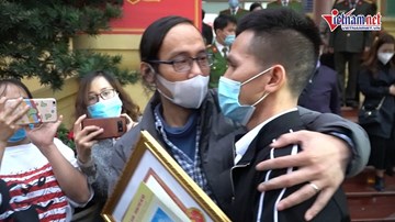 Người hùng cứu bé gái: 'Mong mọi việc lắng xuống, về làm người bình thường'