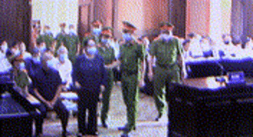 Bà Dương Thị Bạch Diệp gào thét kêu oan, làm loạn tại tòa