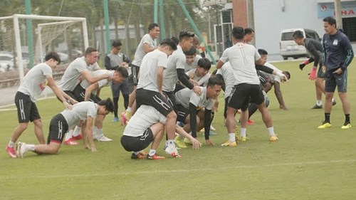 Xuân Trường tiết lộ các bài tập 'mới lạ' của HLV Kiatisak