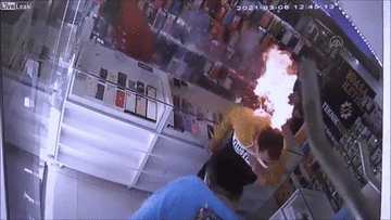 Pin điện thoại phát nổ suýt thiêu cháy người đàn ông