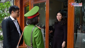 Công an 'gõ cửa' từng nhà, xếp lịch giúp dân làm căn cước gắn chip