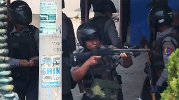 Quân đội Myanmar nổ súng vào đám tang sau ngày biểu tình 