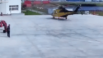 Trực thăng gặp sự cố xoay tròn, cánh quạt vỡ vụn thành nhiều mảnh